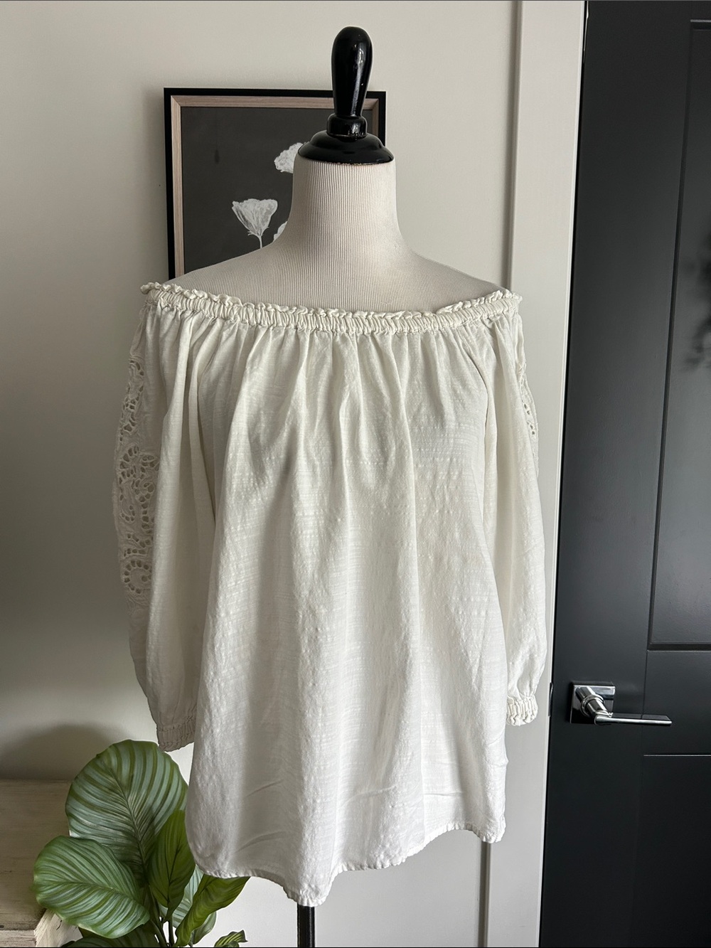 🌼 M Off-Shoulder White Peasant Blouse with poof 3/4 embroidered sleeves